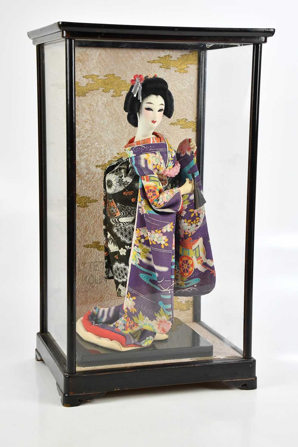 Lot 1153 - A cased model of a geisha in traditional